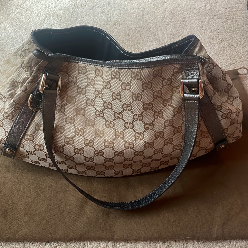 Medium GG Canvas Abbey Tote